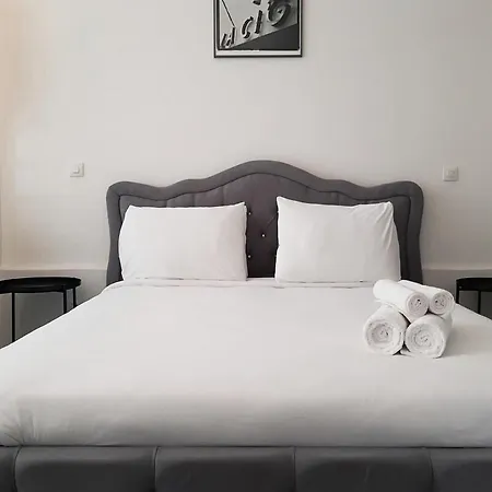 Apartment Sweet In Montmartre