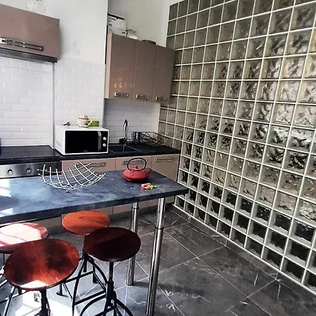 Apartment Sweet In Montmartre
