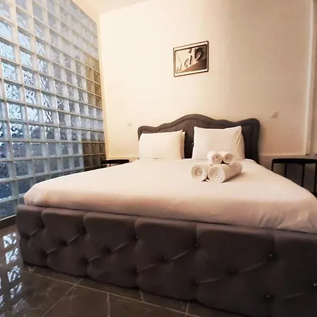 Apartment Sweet In Montmartre